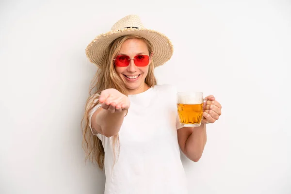 Pretty Caucasian Woman Smiling Happily Friendly Offering Showing Concept Beer — Foto Stock