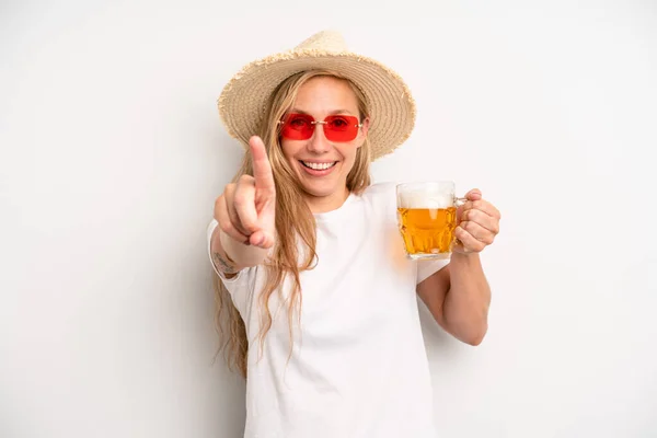 Pretty Caucasian Woman Smiling Proudly Confidently Making Number One Beer — Stock fotografie