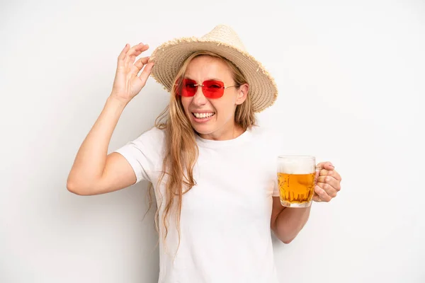 Pretty Caucasian Woman Feeling Confused Puzzled Showing You Insane Beer — Foto Stock