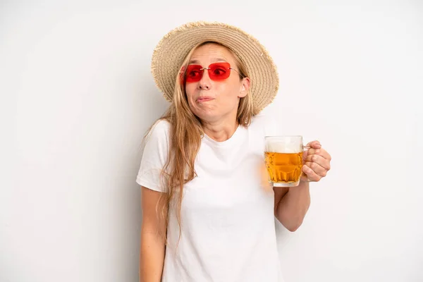 Pretty Caucasian Woman Shrugging Feeling Confused Uncertain Beer Pint Concept — Stok fotoğraf