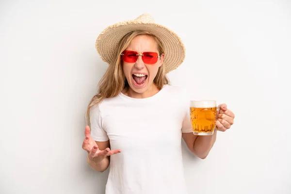 Pretty Caucasian Woman Looking Angry Annoyed Frustrated Beer Pint Concept — Photo