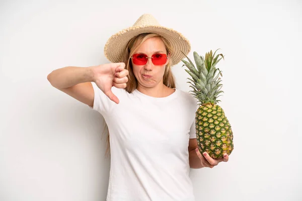 Pretty Caucasian Woman Feeling Cross Showing Thumbs Summer Holidays Pineapple — Photo