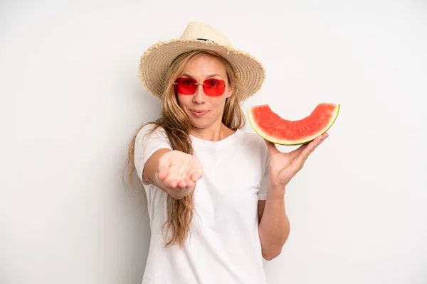 Pretty Caucasian Woman Smiling Happily Friendly Offering Showing Concept Summer — Foto Stock