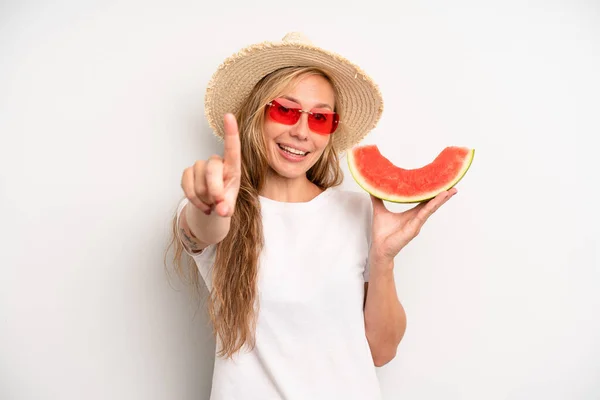 Pretty Caucasian Woman Smiling Proudly Confidently Making Number One Summer —  Fotos de Stock