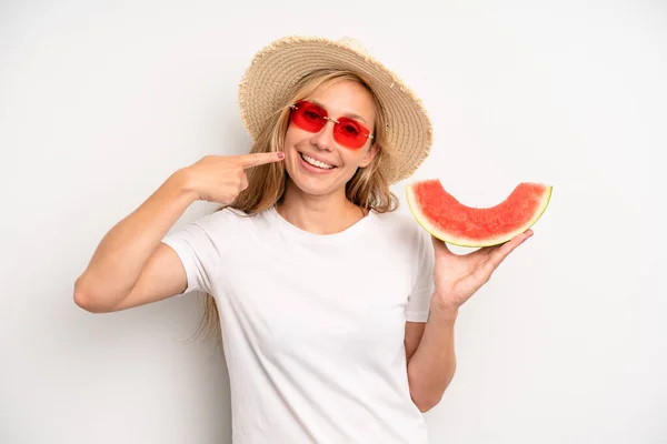 Pretty Caucasian Woman Smiling Confidently Pointing Own Broad Smile Summer — Zdjęcie stockowe