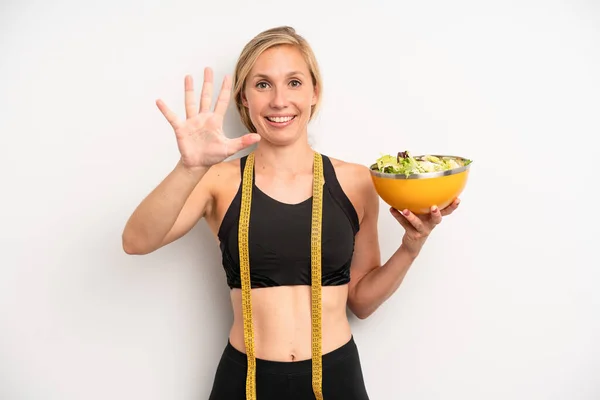 Pretty Caucasian Woman Smiling Looking Friendly Showing Number Five Salad — Photo