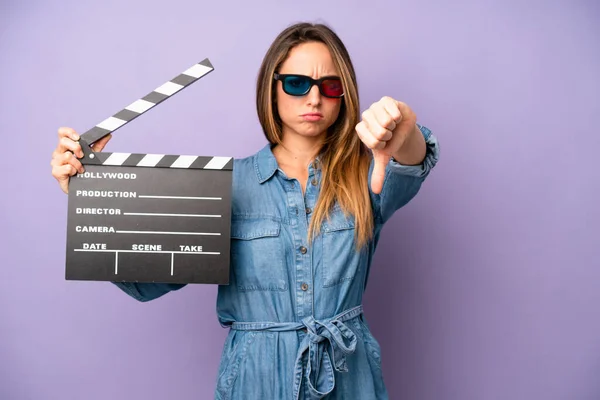 Pretty Caucasian Woman Feeling Cross Showing Thumbs Film Movie Concept — Stock Photo, Image