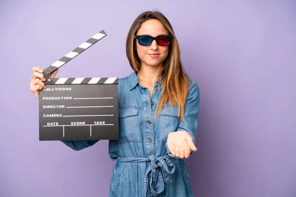 Pretty Caucasian Woman Smiling Happily Friendly Offering Showing Concept Film — Stock Photo, Image