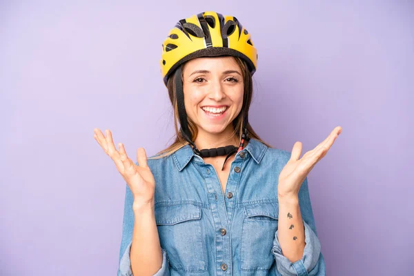 Pretty Caucasian Woman Feeling Happy Astonished Something Unbelievable Bike Helmet — Stock Photo, Image