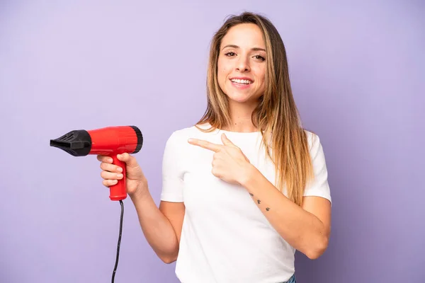 Pretty Caucasian Woman Looking Excited Surprised Pointing Side Hair Dryer — Stockfoto