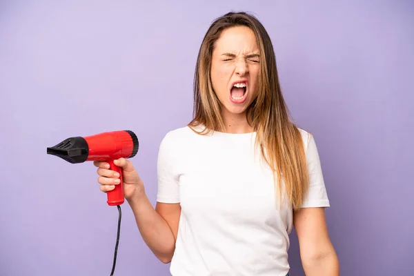 Pretty Caucasian Woman Shouting Aggressively Looking Very Angry Hair Dryer — Foto de Stock