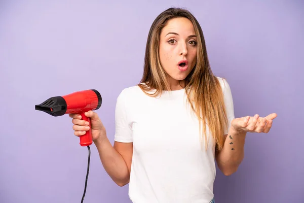 Pretty Caucasian Woman Amazed Shocked Astonished Unbelievable Surprise Hair Dryer — Foto Stock