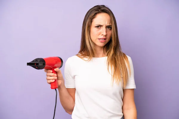 Pretty Caucasian Woman Feeling Puzzled Confused Hair Dryer Concept — Stockfoto