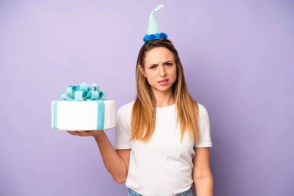 Pretty Caucasian Woman Feeling Puzzled Confused Birthday Cake Concept — Zdjęcie stockowe