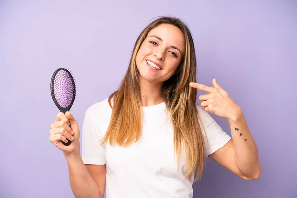 Pretty Caucasian Woman Smiling Confidently Pointing Own Broad Smile Hair — Stock Photo, Image