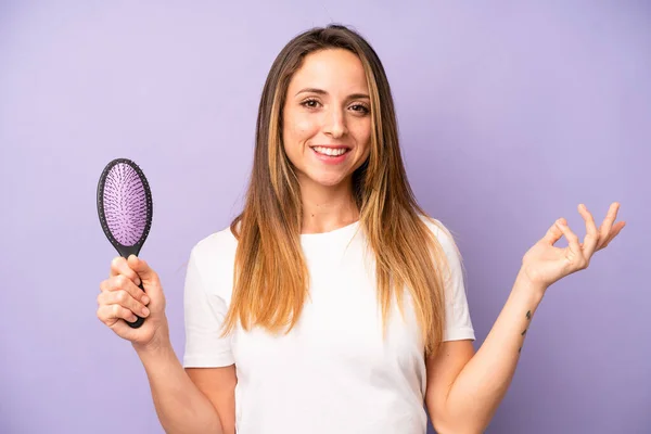 Pretty Caucasian Woman Feeling Happy Surprised Realizing Solution Idea Hair — Stock Photo, Image