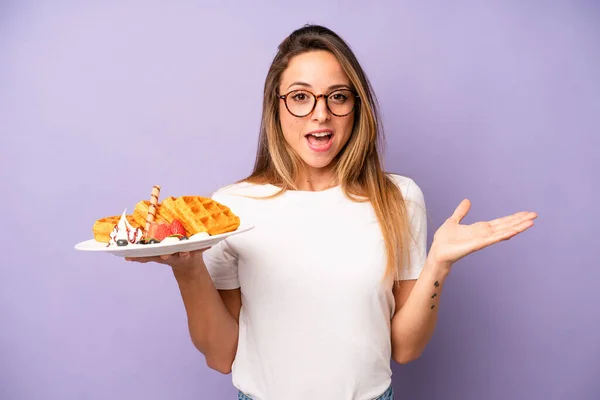 Pretty Caucasian Woman Feeling Happy Astonished Something Unbelievable Waffles Breakfast — Foto de Stock