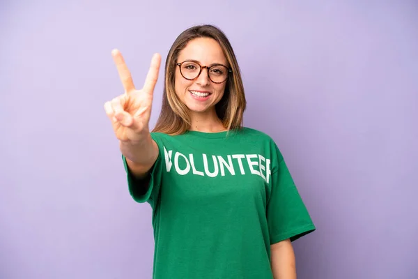 Pretty Caucasian Woman Smiling Looking Friendly Showing Number Two Volunteer — Stock Photo, Image