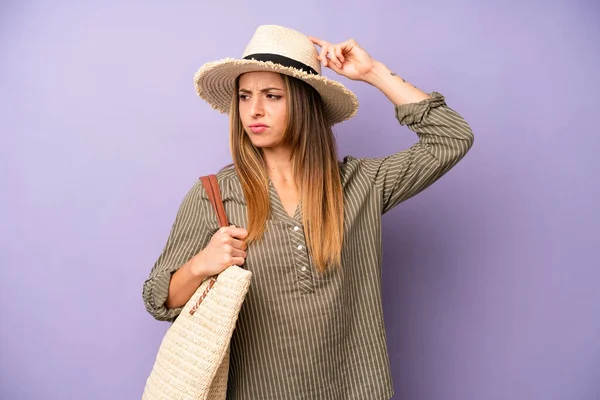Pretty Caucasian Woman Smiling Happily Daydreaming Doubting Summer Hat Concept — Stock Photo, Image