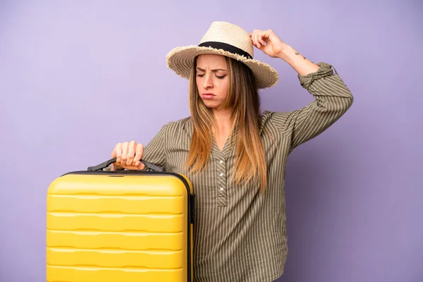 Pretty Caucasian Woman Smiling Happily Daydreaming Doubting Summer Holidays Concept — Foto de Stock