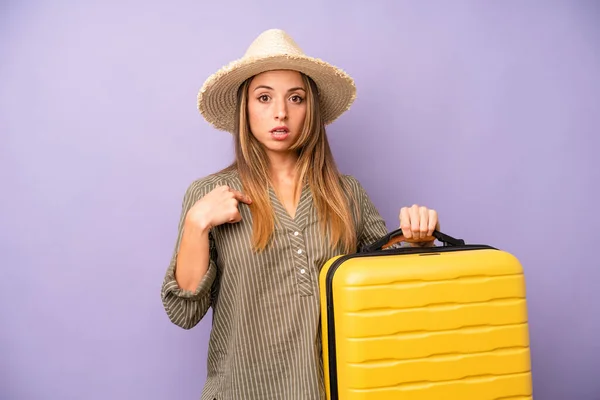 Pretty Caucasian Woman Feeling Happy Pointing Self Excited Summer Holidays — Stockfoto