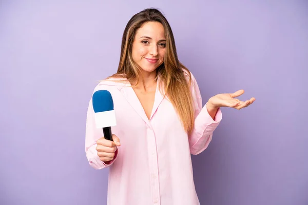 Pretty Caucasian Woman Feeling Puzzled Confused Doubting Journalist Microphone Concept — Foto Stock