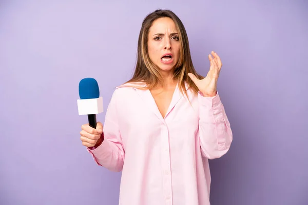 Pretty Caucasian Woman Screaming Hands Air Journalist Microphone Concept — Foto de Stock