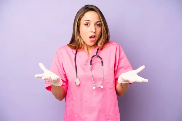 Pretty Caucasian Woman Feeling Extremely Shocked Surprised Medicine Doctor Concept — Foto de Stock