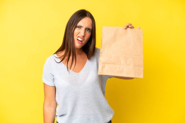 Kafası karışık ve kafası karışık bir İspanyol kadın. konsepti kaldır