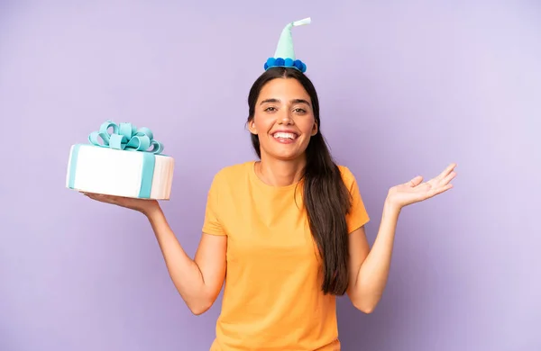 Pretty Hispanic Woman Feeling Happy Astonished Something Unbelievable Birthday Concept — Foto Stock