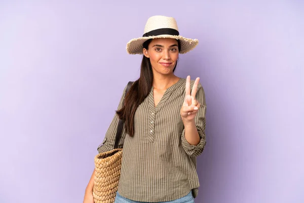 Pretty Hispanic Woman Smiling Looking Friendly Showing Number Two Summer — Zdjęcie stockowe