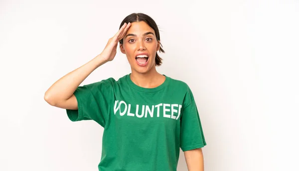 Pretty Hispanic Woman Looking Happy Astonished Surprised Ecology Volunteer Concept — Foto Stock