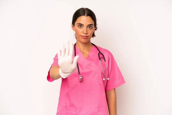 Pretty Hispanic Woman Looking Serious Showing Open Palm Making Stop — Foto Stock