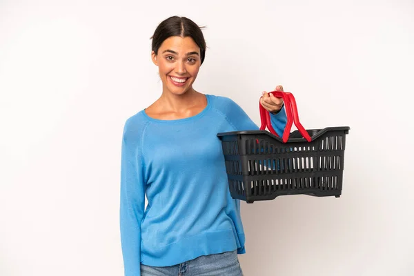 Mujer Hispana Bonita Que Parece Feliz Gratamente Sorprendida Concepto Cesta —  Fotos de Stock