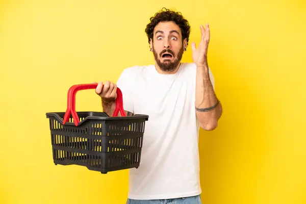 Crazy Bearded Man Screaming Hands Air Empty Market Basket Concept — Stock Photo, Image