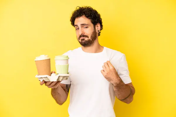 Çılgın Sakallı Adam Kibirli Başarılı Pozitif Gururlu Görünüyor Kahve Konseptini — Stok fotoğraf