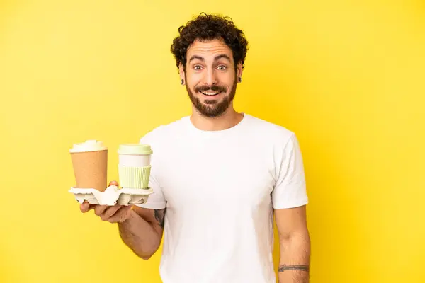 Çılgın Sakallı Adam Mutlu Hoş Bir Şekilde Şaşırmış Görünüyor Kahve — Stok fotoğraf