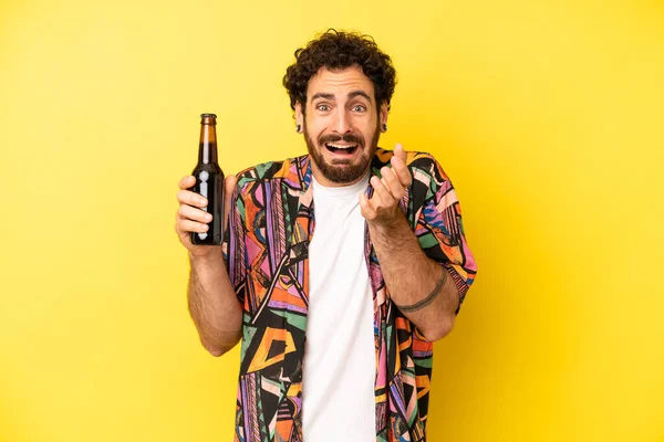 Homme Barbu Fou Regardant Désespéré Frustré Stressé Bière Concept Vacances — Photo