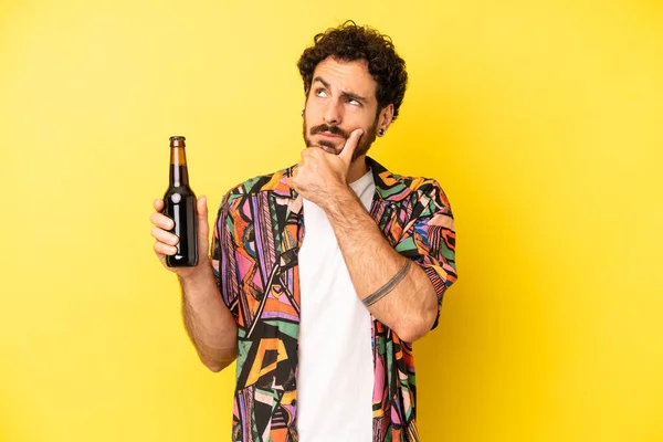 Crazy Bearded Man Thinking Feeling Doubtful Confused Beer Vacations Concept — Stock Photo, Image