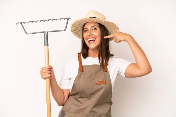 Hispanic Young Adult Woman Smiling Confidently Pointing Own Broad Smile — Stock Photo, Image