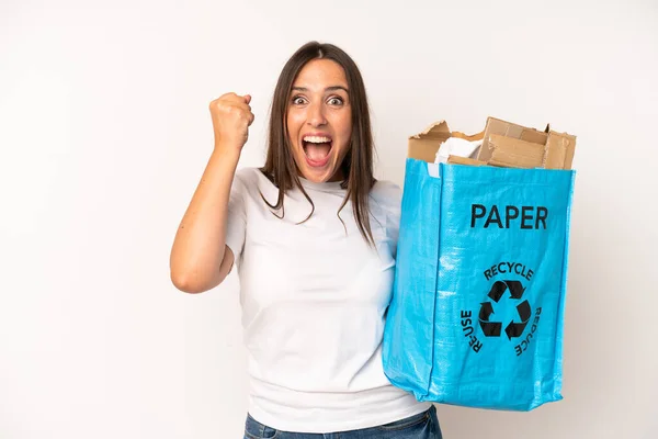 Hispanic Young Adult Woman Shouting Aggressively Angry Expression Recycle Ecology — Fotografia de Stock