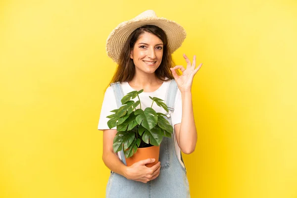 Pretty Caucasian Woman Feeling Happy Showing Approval Okay Gesture Gardering — Stock Photo, Image