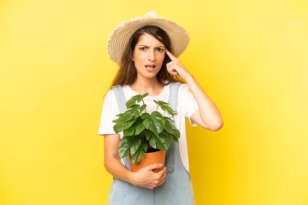 Pretty Caucasian Woman Feeling Confused Puzzled Showing You Insane Gardering —  Fotos de Stock