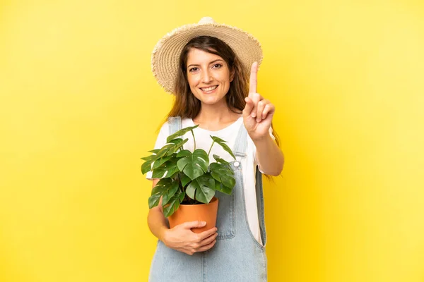 Pretty Caucasian Woman Smiling Looking Friendly Showing Number One Gardering —  Fotos de Stock