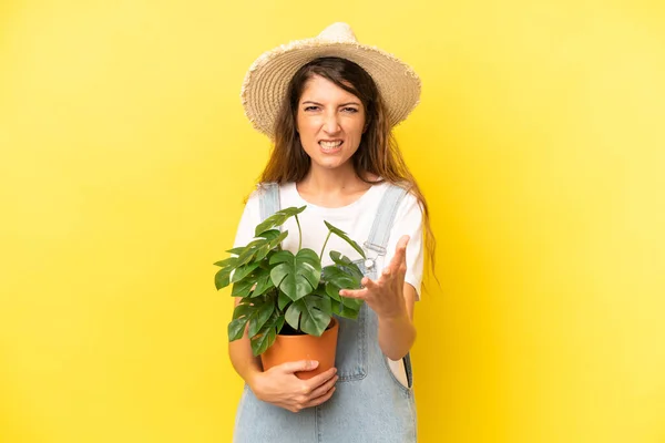 Pretty Caucasian Woman Looking Angry Annoyed Frustrated Gardering Concept — Stock Photo, Image