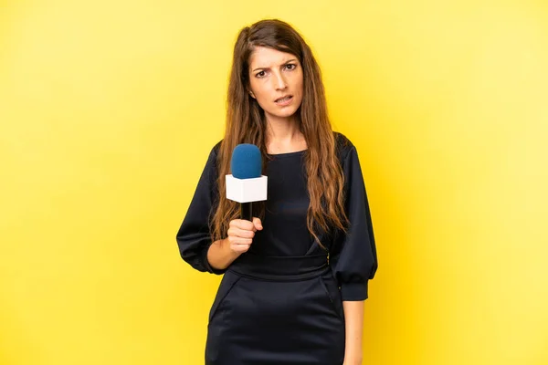 Pretty Caucasian Woman Feeling Puzzled Confused Presenter Concept — Zdjęcie stockowe