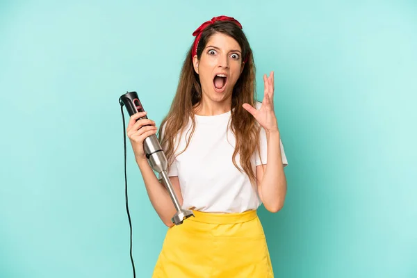 Pretty Caucasian Woman Screaming Hands Air Housekeeper Hand Blender — Stok fotoğraf