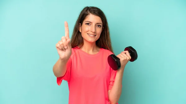 Pretty Caucasian Woman Smiling Looking Friendly Showing Number One Fitness — Foto de Stock