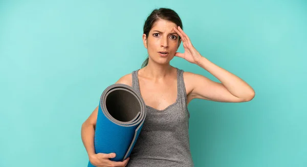 Pretty Caucasian Woman Looking Happy Astonished Surprised Fitness Yoga Concept — Photo