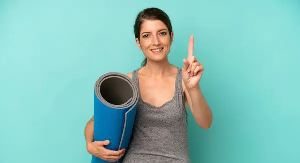 Pretty Caucasian Woman Smiling Looking Friendly Showing Number One Fitness — Stockfoto